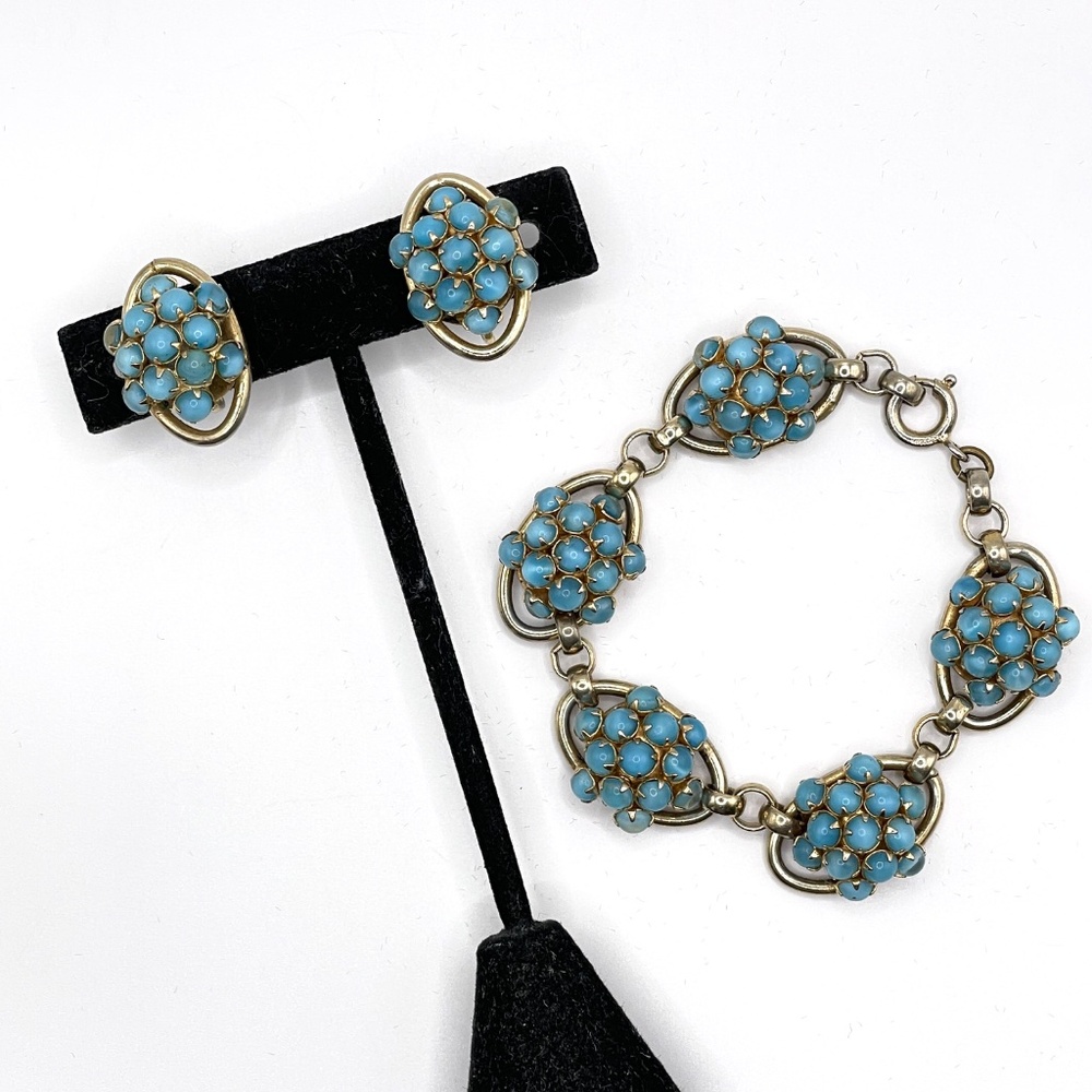 Vintage Unsigned Gold Tone Blue Glass Beaded Bracelet Screw On Earring Set